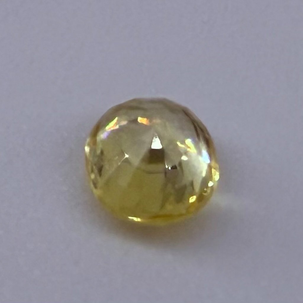Yellow Gold Oval Cut 0.65 Carats Natural Sapphire - Image 6